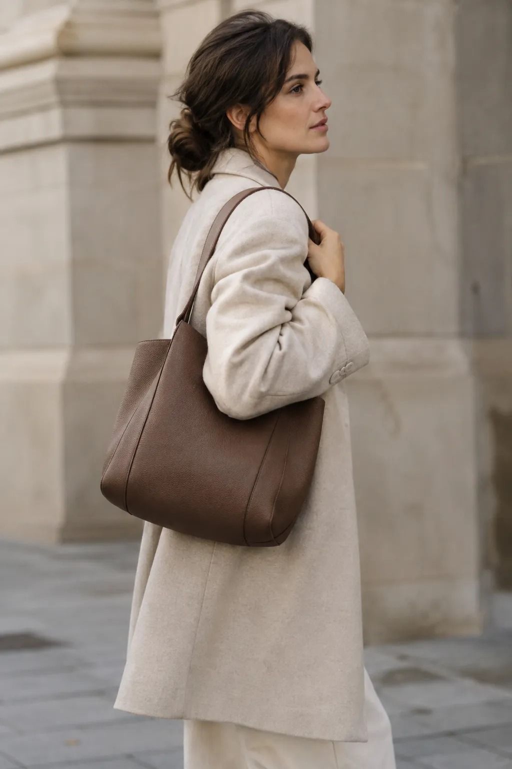Pack a Minimal, Professional Handbag: The Quiet Carry