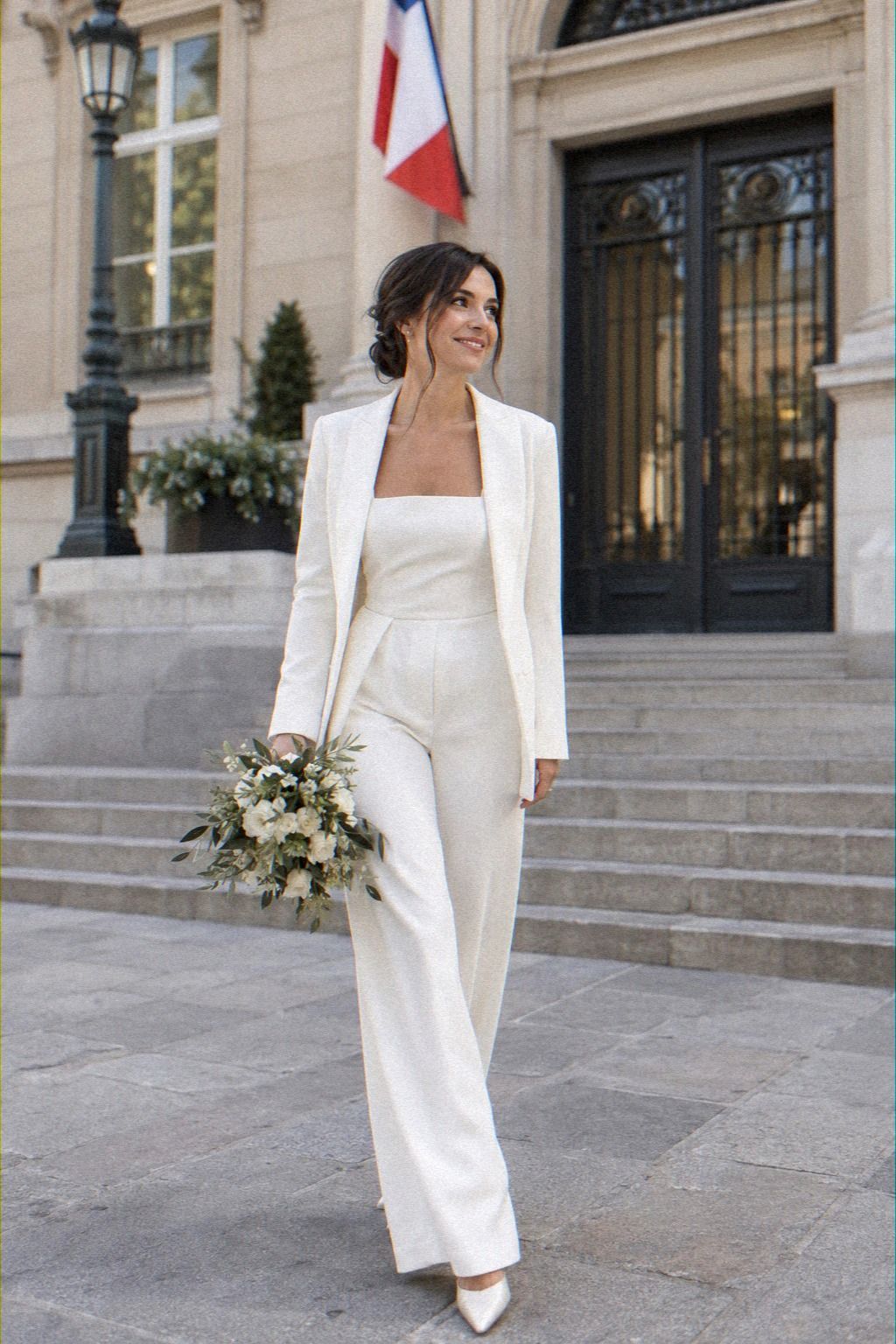 Tailored Crepe Dresses for Crisp City Hall Portraits: The Clean-Line Rule