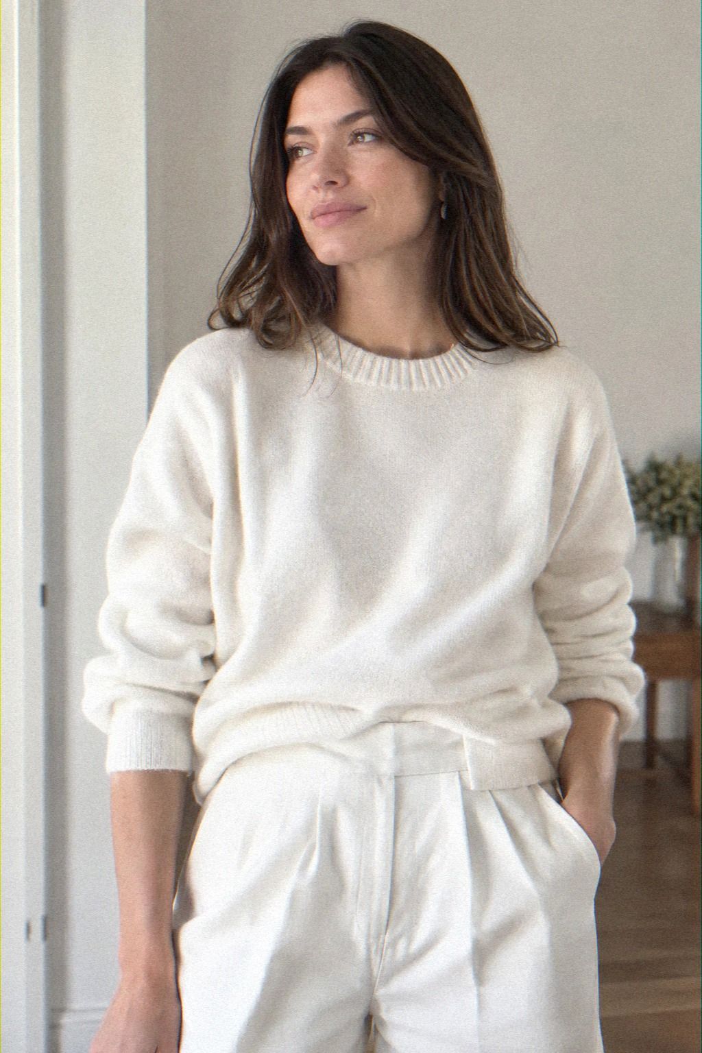 Monochrome White Outfit For Bright Photos