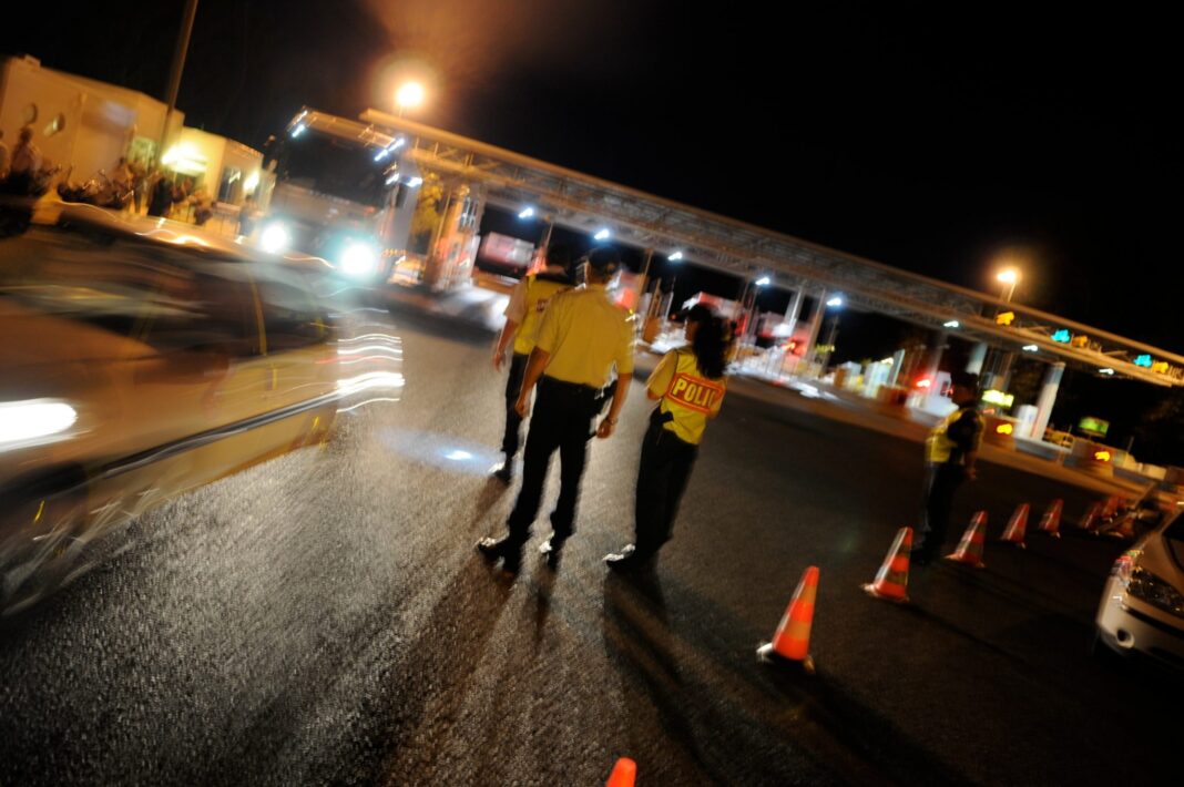 minguez_police_peage La police nationale lors d'un contrôle aux péages de l'autoroute A9 © Alexandre Minguez