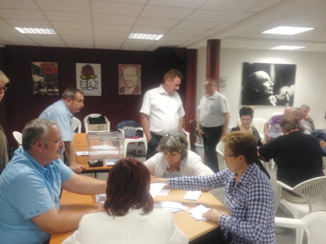 Lors-du-dépouillement-à-la-section-locale-socialiste-de-Perpignan
