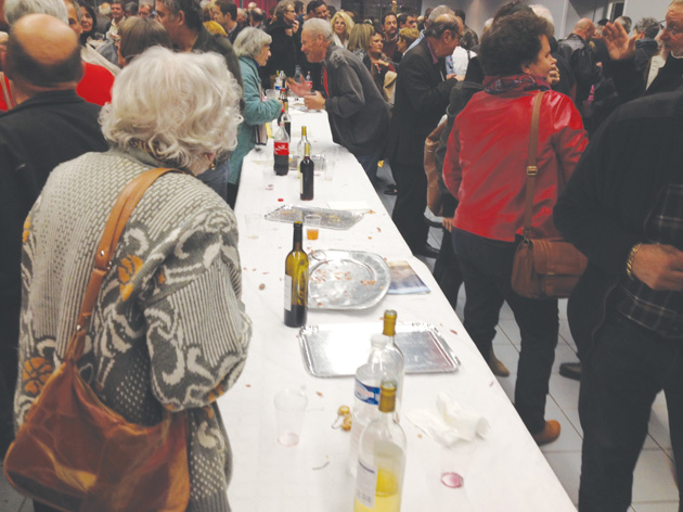 ceremonie-de-voeux-le-bon-temps-des-petits-fours-et-des-coupes-levees