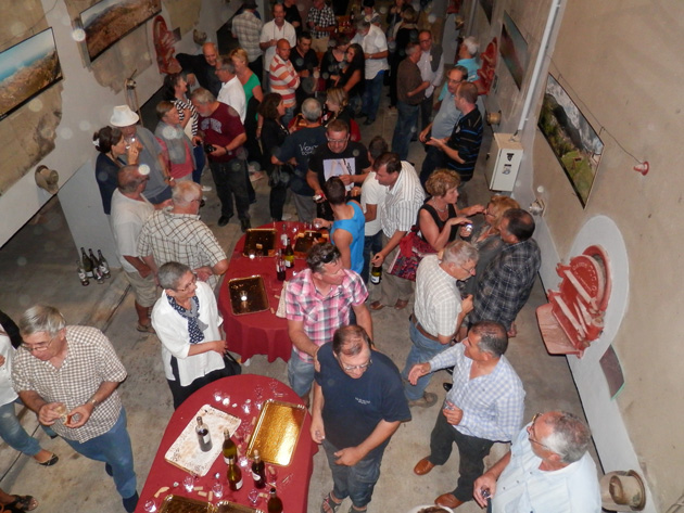 presentation-du-vin-de-mi-nuit-dans-les-caveaux-de-pia