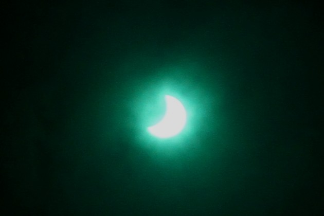 le-soler-beaucoup-de-monde-ont-admiraient-leclipse-de-soleil