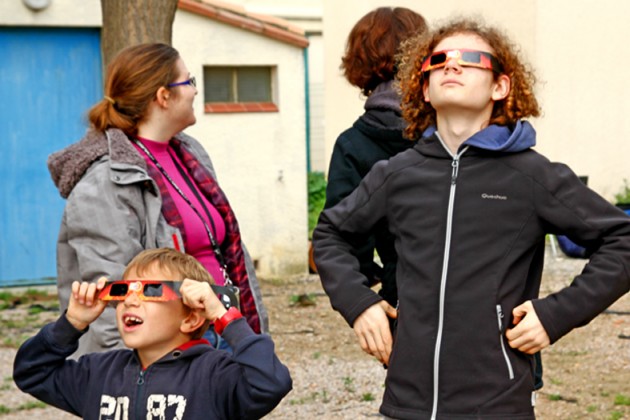 le-soler-beaucoup-de-monde-ont-admiraient-leclipse-de-soleil