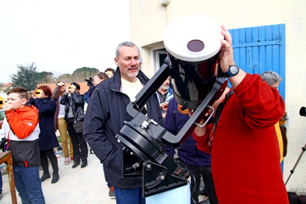 le-soler-beaucoup-de-monde-ont-admiraient-leclipse-de-soleil