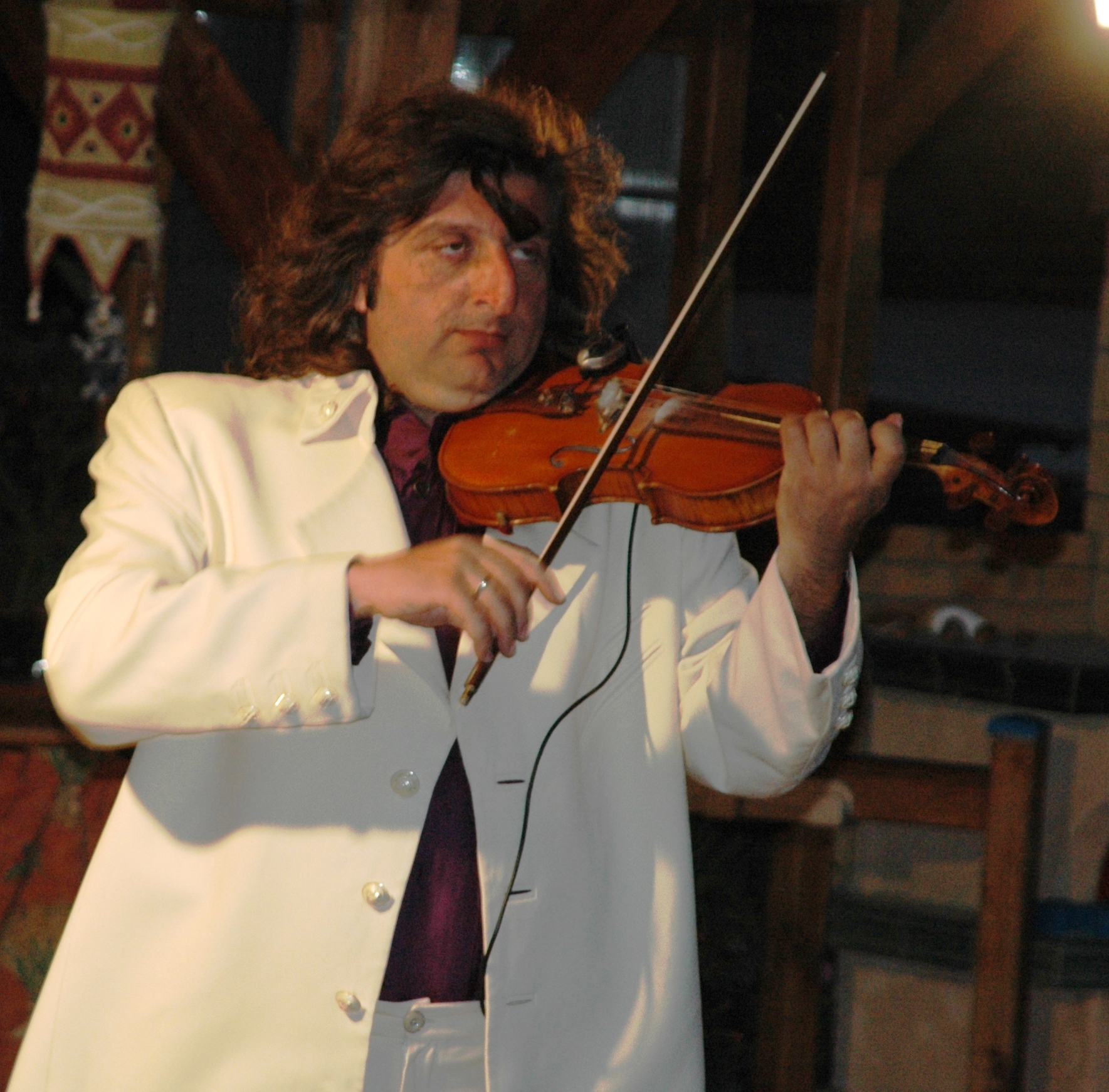 Le violoniste Vardan Marcos en concerts à Montesquieu-des-Albères