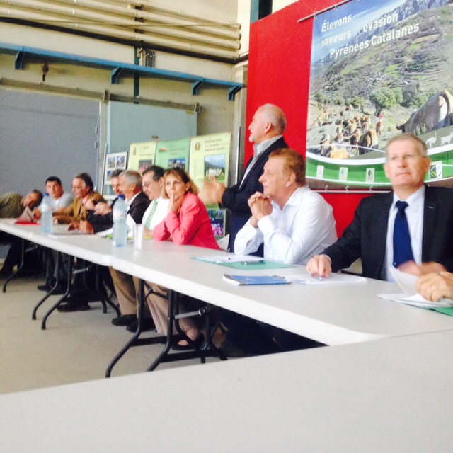 cerdagne-jacques-cresta-accompagne-le-depute-joel-giraud-sur-les-hauts-cantons