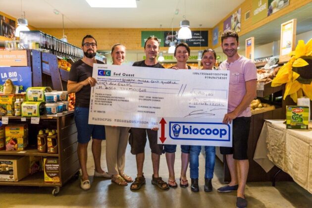 PHOTOS Remise de chèque solidaire (4150 €) samedi 27 juin à Aissa Ihamouine, agriculteur bio (au siège de Biocoop Cabestany, 15 rue Henri Becqueret)