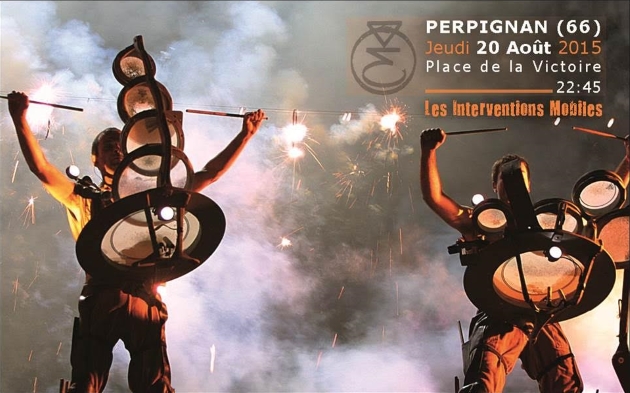 Percussions pyrotechniques, démons et femmes girafe…