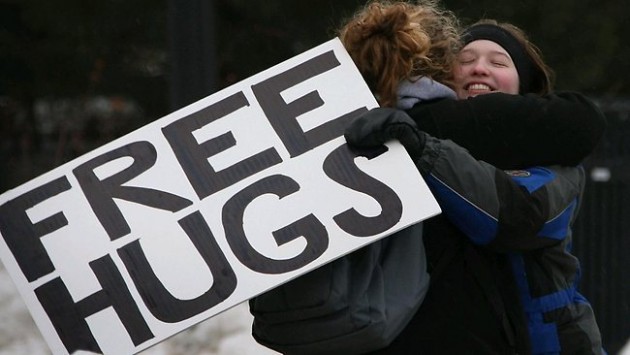 448090-free-hugs