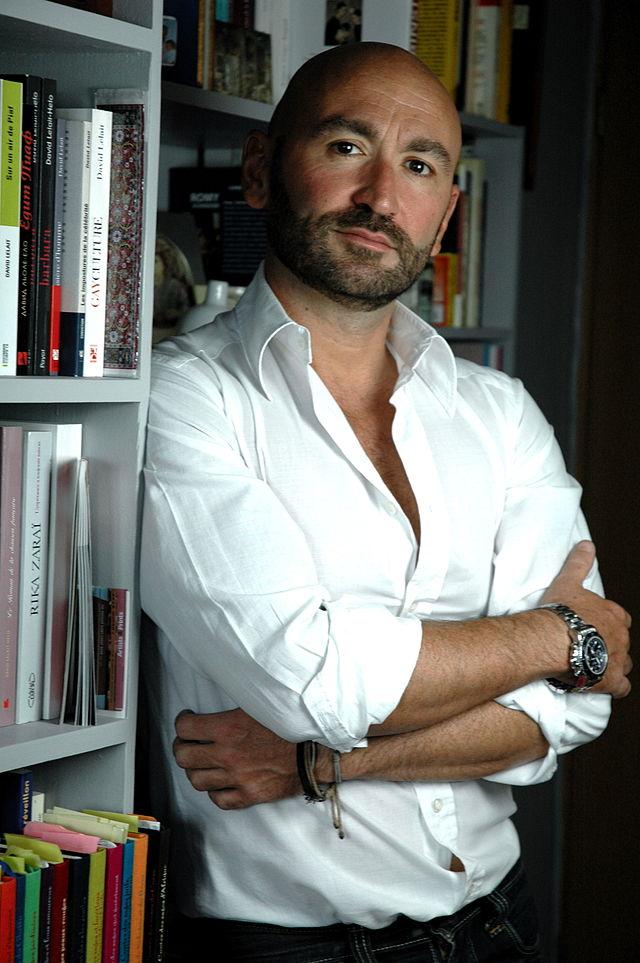 le-prix-folire-2015-remis-a-david-lelait-helot-en-presence-de-marina-carrere-dencausse