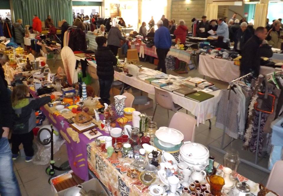 Amélie les bains : vide grenier des écoles