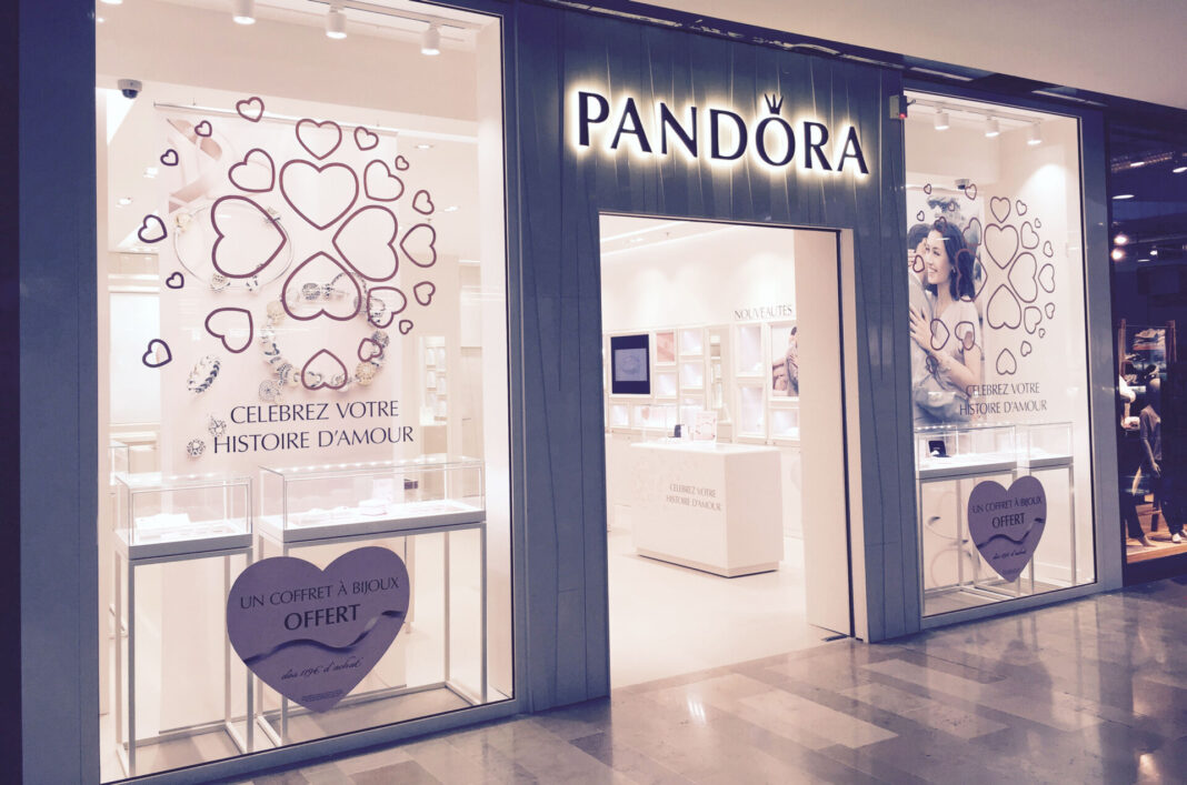 PANDORA, troisième marque de bijoux au monde, a choisi le Centre Commercial Auchan-Porte d'Espagne pour ouvrir sa 1ère boutique à Perpignan