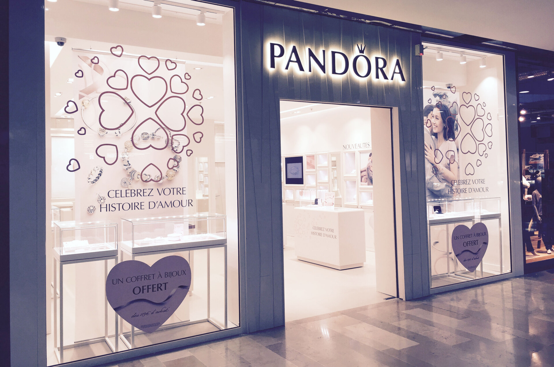 PANDORA, troisième marque de bijoux au monde, a choisi le Centre Commercial Auchan-Porte d'Espagne pour ouvrir sa 1ère boutique à Perpignan