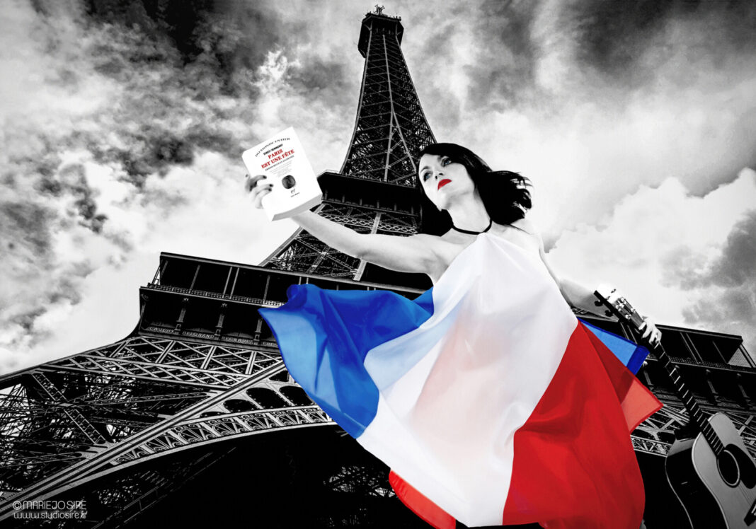 Eiffel Tower exposition-dart-en-hommage-aux-victimes-du-13-novembre-2015