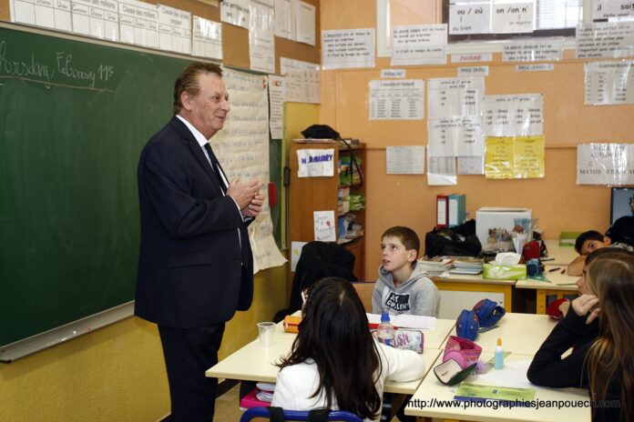 Jacques Cresta à la rencontre des classes de CM2 de l'école Jules Ferry de Toulouges
