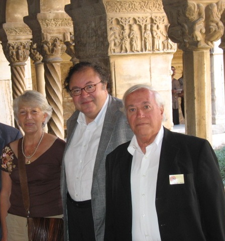 Peus Nicolle et Michel, avecFrédéric Lodéon au cloître d'Elne photo Association des Amis