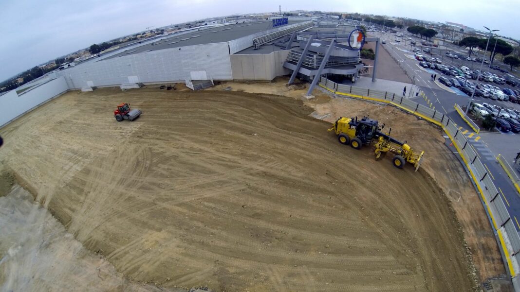 Malet en charge des travaux de VRD inscrits dans le projet d’extension de l’hypermarché E. Leclerc La société Malet en charge des travaux de VRD inscrits dans le projet d’extension de l’hypermarché E. Leclerc ESPACE POLYGONE situé au Nord de Perpignan (66)