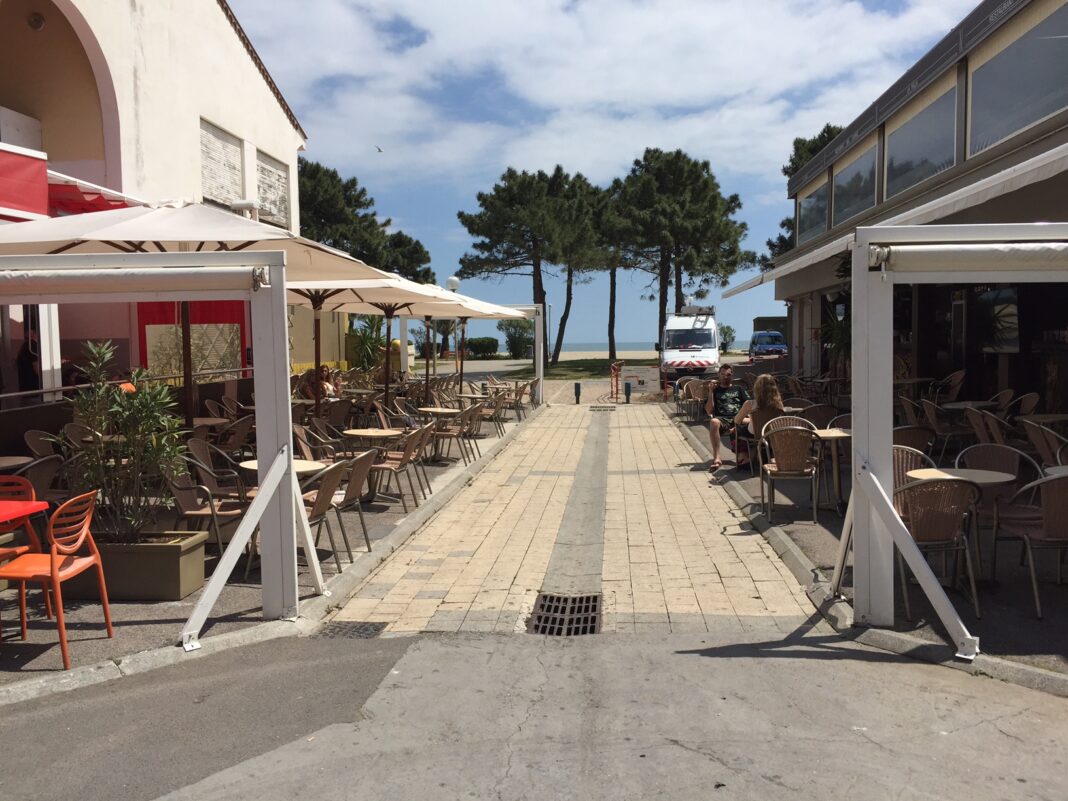 ALLEE JULES AROLES DESERTE DEUX