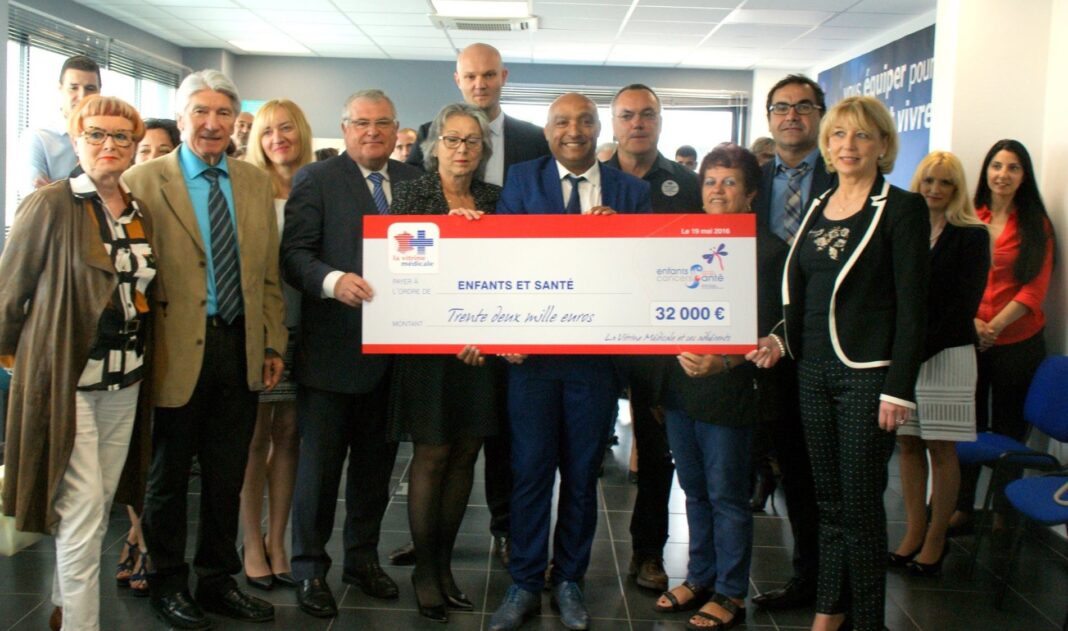 Pyrénées-Orientales La Vitrine Médicale remet un chèque de 32 000€ à l’association « Enfants et Santé PLR » Pyrénées-Orientales La Vitrine Médicale remet un chèque de 32 000€ à l’association « Enfants et Santé PLR »