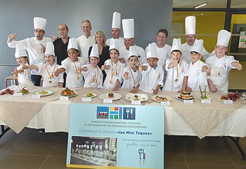 10 Mini « grands » chefs et leur parrain Olivier Bajard fêtent les 10 ans du challenge culinaire les Mini Toques !