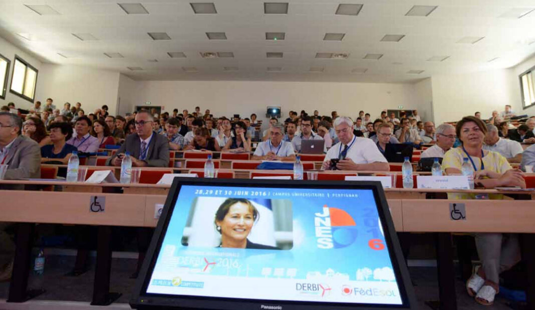 conferences-derbi-jnes-2016-plus-de-300-personnes-a-lecoute-annonces-de-segolene-royal (2)
