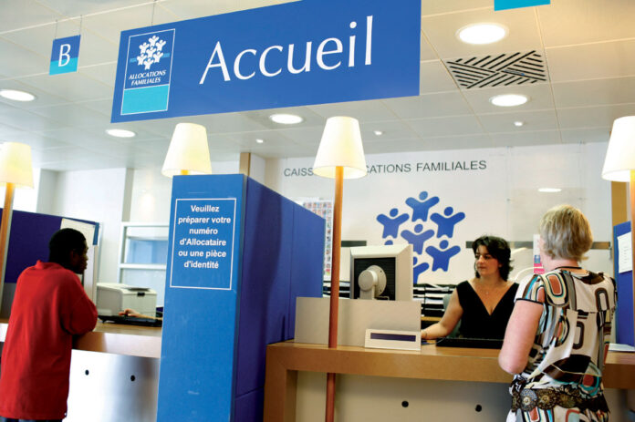 employes-de-caisse-dallocations-familiales-de-perpignan-greve-15-juillet-2016-non-a-diminution-de-salaire