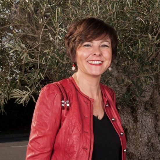 debout-les-p-o-met-au-defi-la-presidente-de-la-region-carole-delga