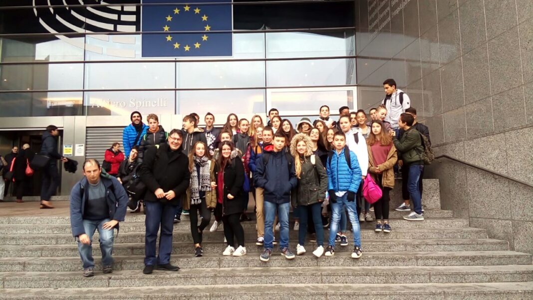 35-eleves-professeurs-visitent-bruxelles-parlement-europeen-40-ans-de-bressola 35-eleves-professeurs-visitent-bruxelles-parlement-europeen-40-ans-de-bressola