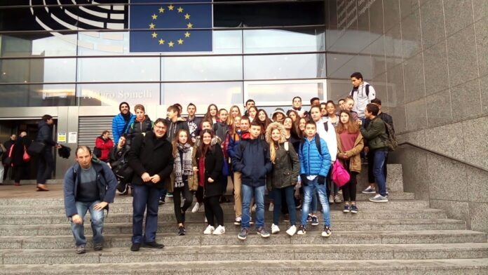 35-eleves-professeurs-visitent-bruxelles-parlement-europeen-40-ans-de-bressola