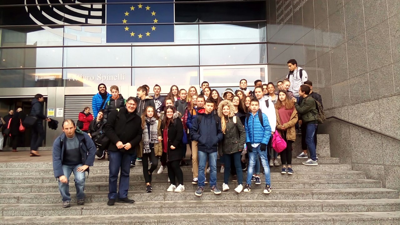 35-eleves-professeurs-visitent-parlement-europeen-de-bruxelles-40-ans-de-bressola