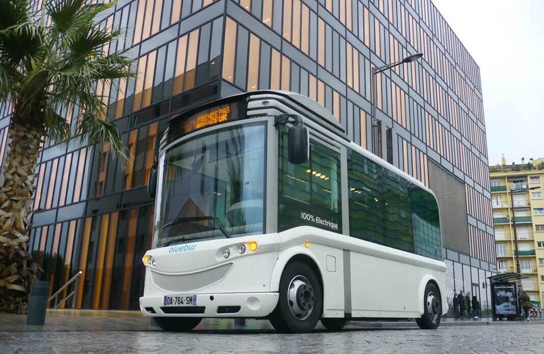 article-de-une-les-transports-en-commun transport-moteur-dune-revolution-marche