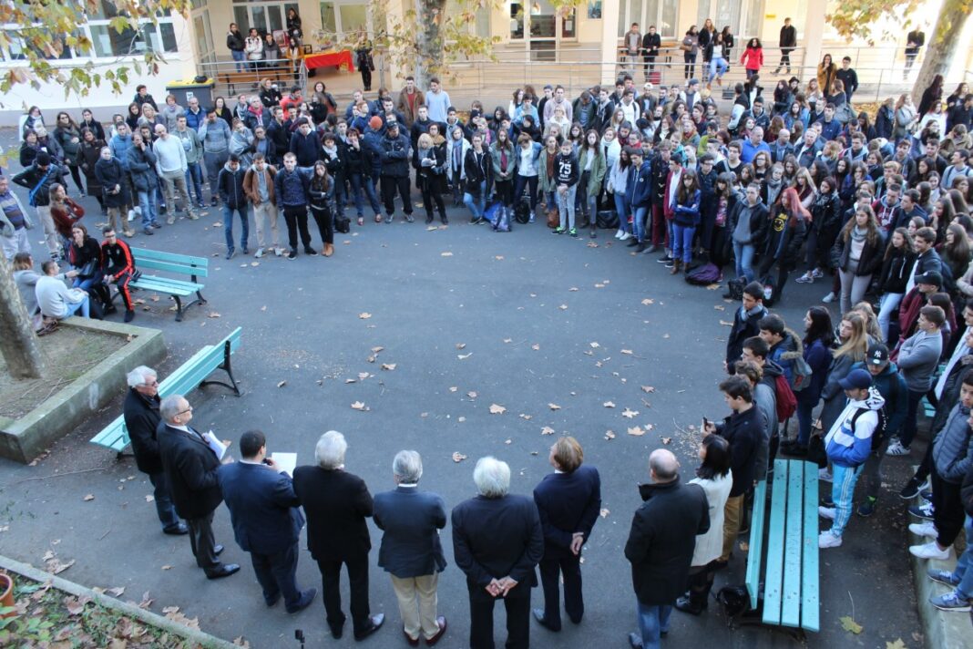ceret-300-lyceens-ont-rendu-hommage-aux-victimes-attentats-3 ceret-300-lyceens-ont-rendu-hommage-aux-victimes-attentats