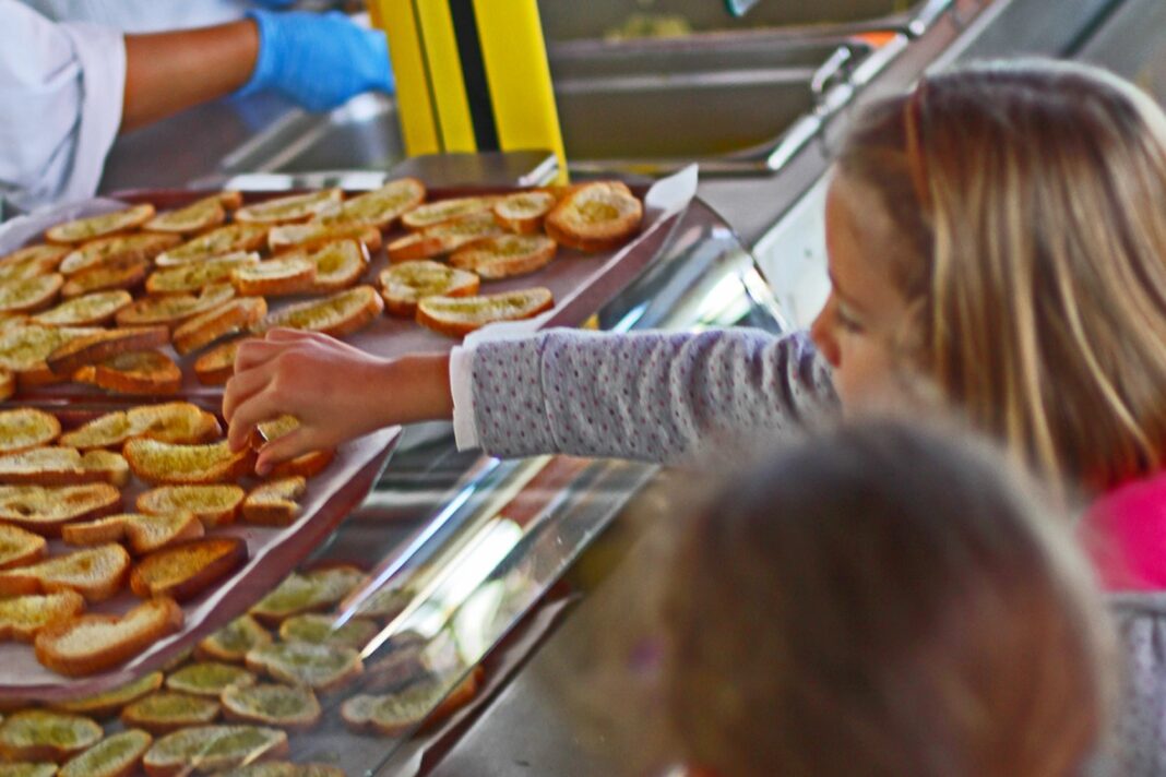chefs-toques-blanches-roussillon-preparent-menu-cantines-ecoles-primaires-soler-2 chefs-toques-blanches-roussillon-preparent-menu-cantines-ecoles-primaires-soler