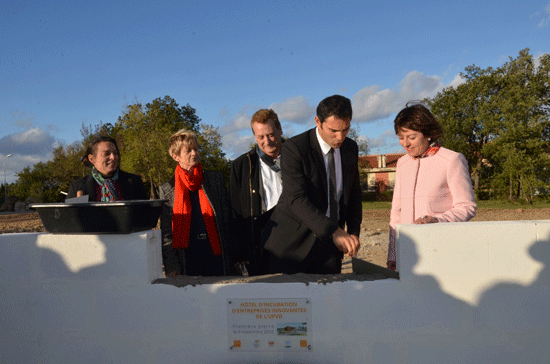 de-nombreux-elus-pose-de-premiere-pierre-de-lhotel-dincubation-dentreprises-innovantes-de-lupvd