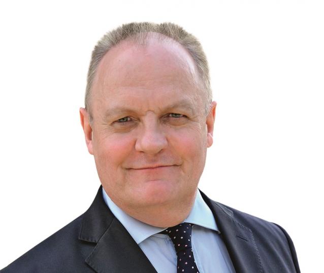 francois-asselineau-candidat-a-presidence-de-republique-organise-grande-reunion-publique-a-perpignan-17-decembre
