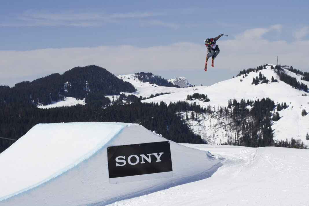 j-1-premiere-etape-sfr-freestyle-tour-coupe-monde-de-ski-slopestyle-a-romeu