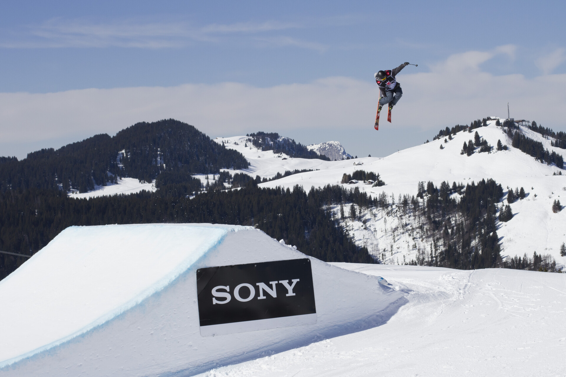 j-1-premiere-etape-sfr-freestyle-tour-coupe-monde-de-ski-slopestyle-a-romeu