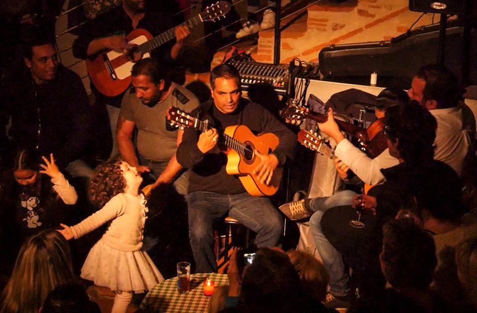 col-lectiu-angelets-de-la-terra-concert-historique-pour-la-musique-en-catalan-en-catalogne-nord