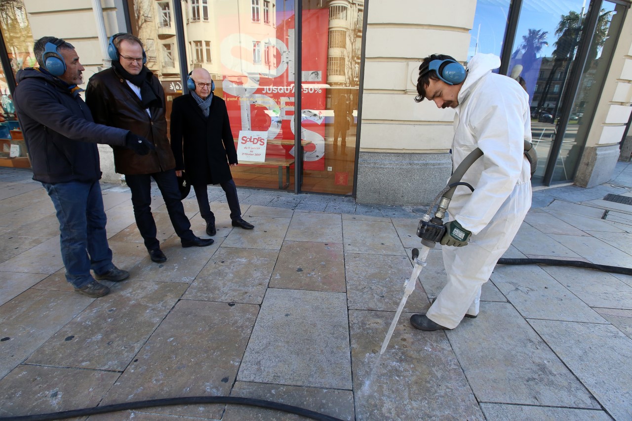 Contre les chewing-gums, la ville de Perpignan innove !
