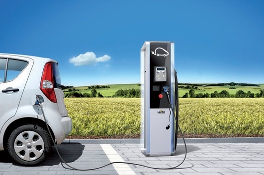Inauguration de la mise en service d’une borne de recharge pour véhicules électriques et hybrides du réseau REVEO à Vinça