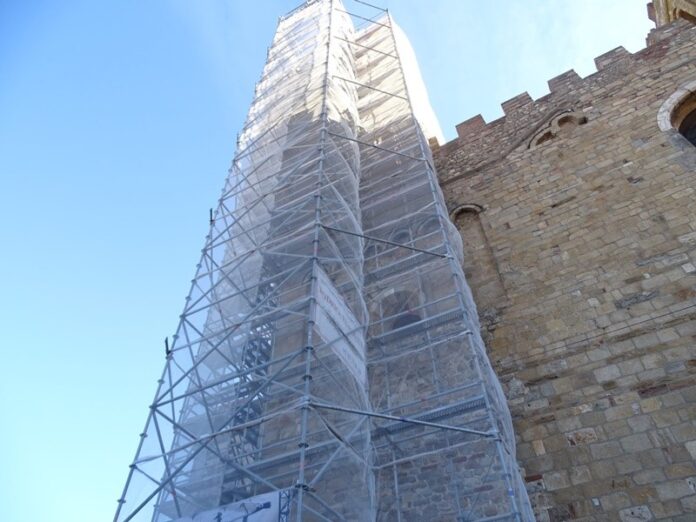 elne-la-cathedrale-en-travaux