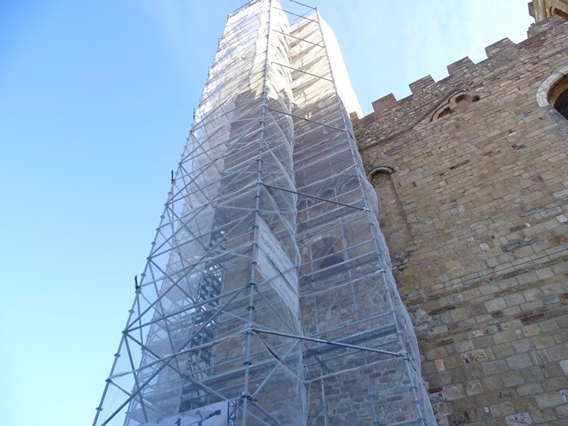 elne-la-cathedrale-en-travaux