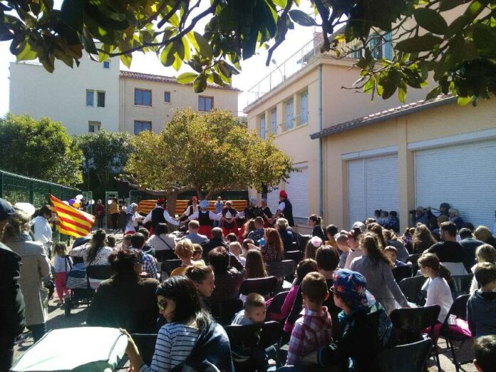 port-vendres-lecole-maternelle-pares-a-fete-la-sant-jordi-le-21-avril