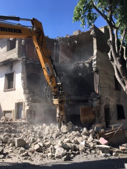 demolition-de-la-grande-maison-place-du-canigou-a-elne