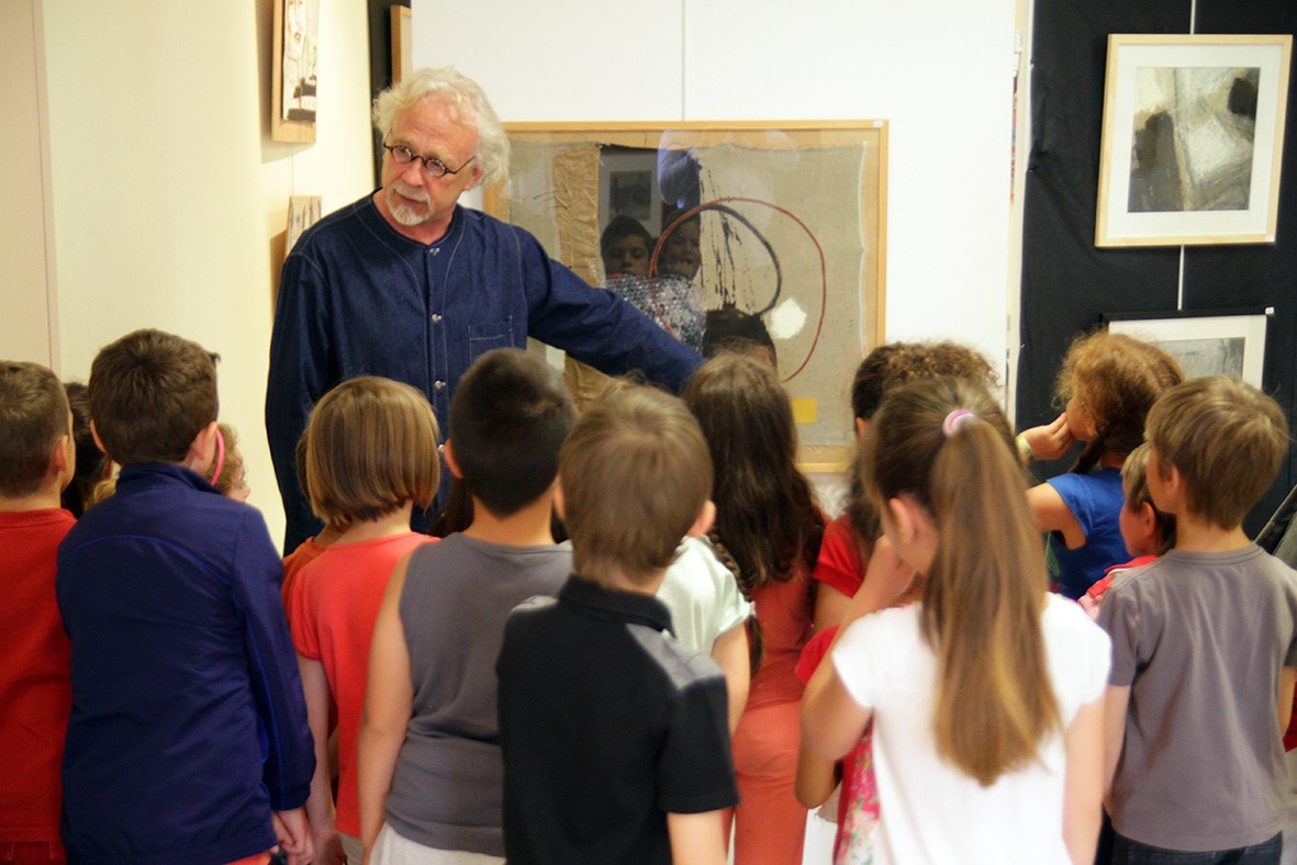 les-artistes-de-lexpo-libre-comme-lart-accueillent-les-eleves-de-lecole-primaire-et-du-college-du-soler