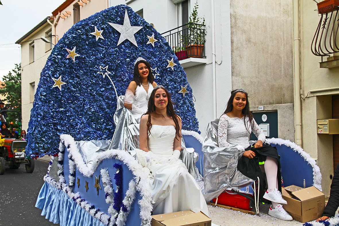 plus-de-3000-carnavaliers-pour-celebrer-ledition-2017-du-carnaval-au-soler