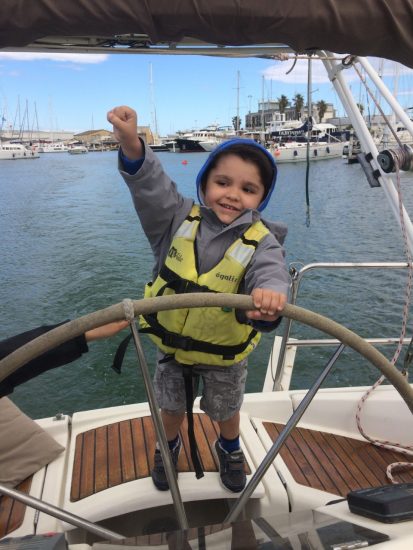 canet-en-roussillon-un-enfant-a-bord