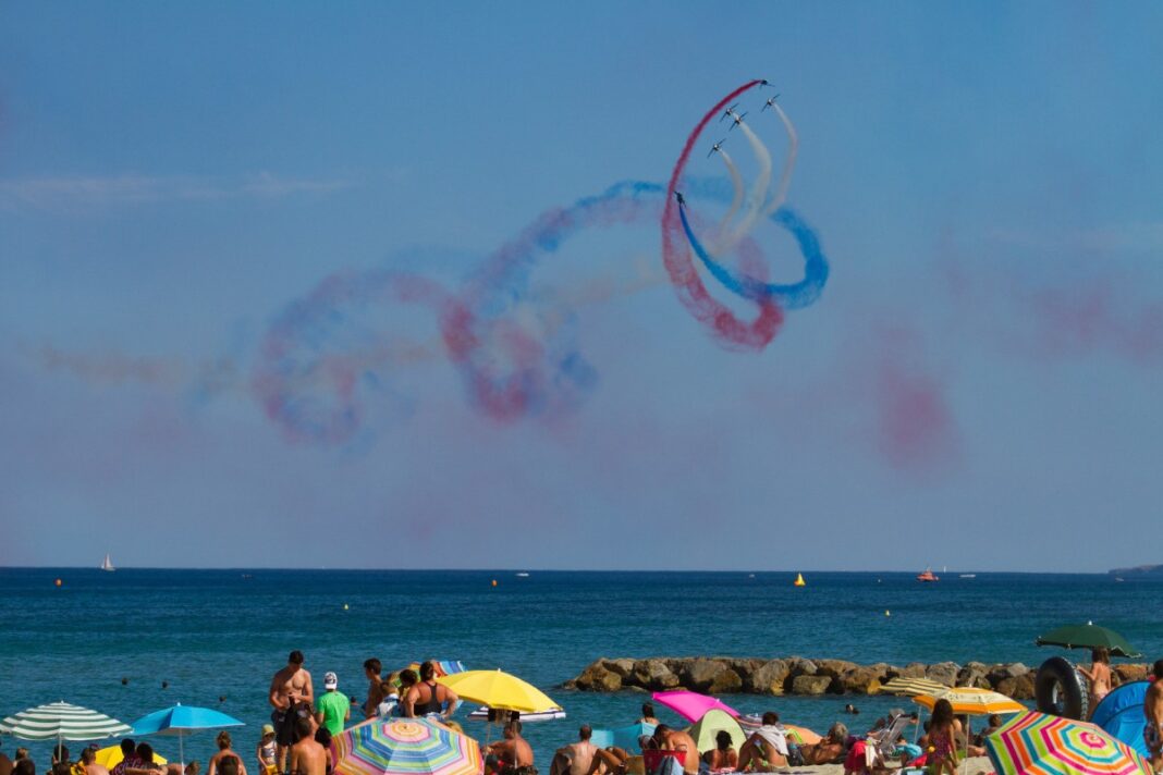la-patrouille-de-france-a-saint-cyprien-un-show-aerien-made-in-france2 la-patrouille-de-france-a-saint-cyprien-un-show-aerien-made-in-france